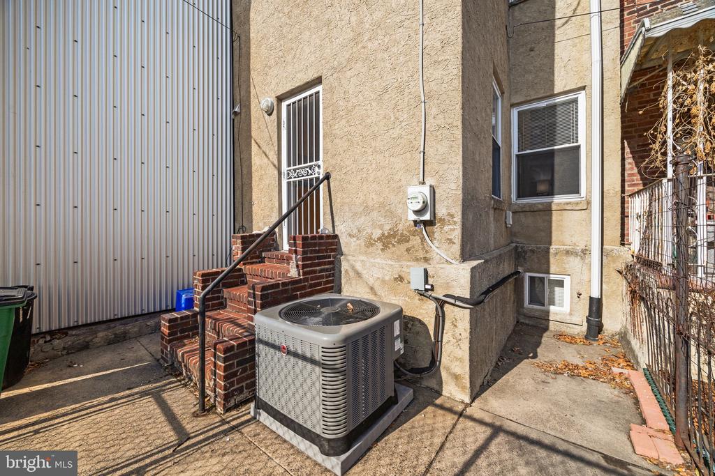 1716 W Moyamensing Ave