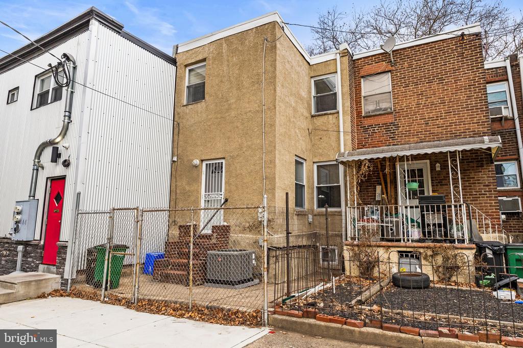 1716 W Moyamensing Ave