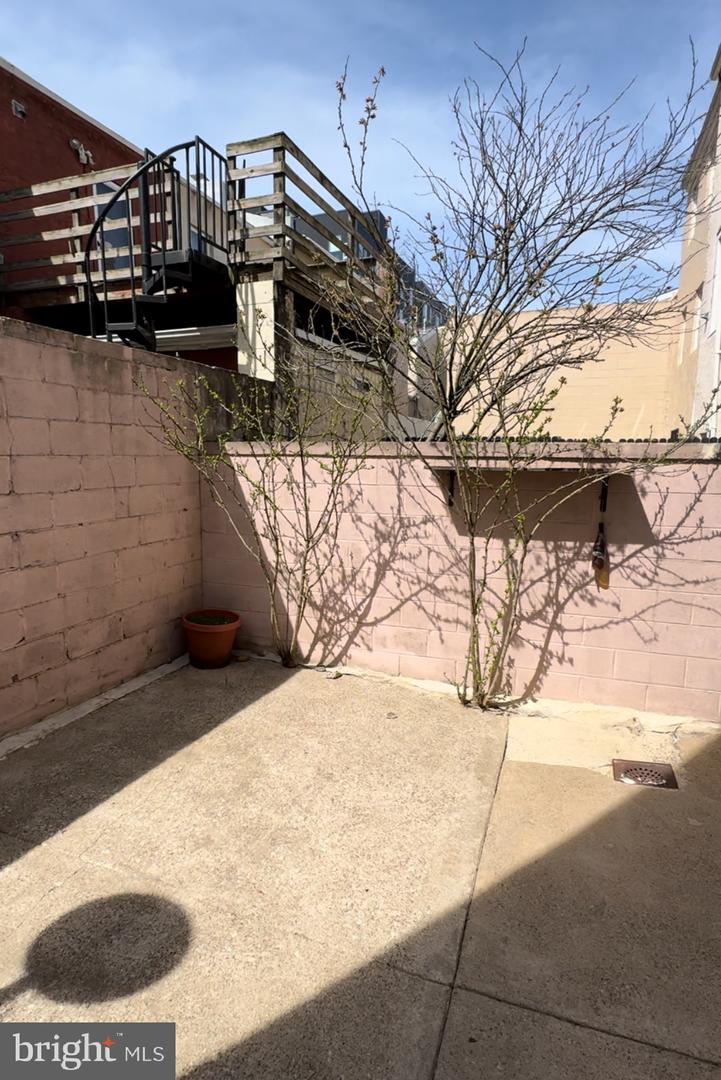 1112 LEOPARD ST