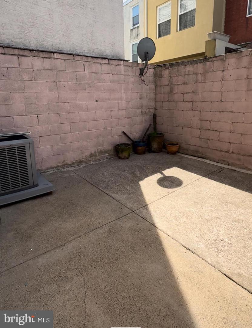 1112 LEOPARD ST