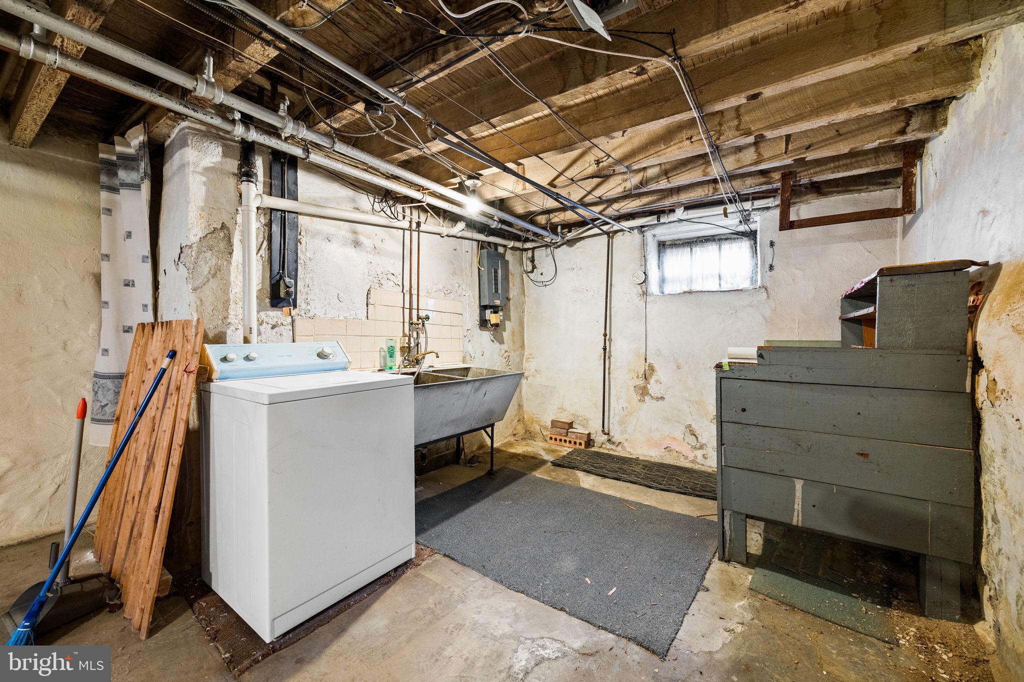 196 W Champlost St