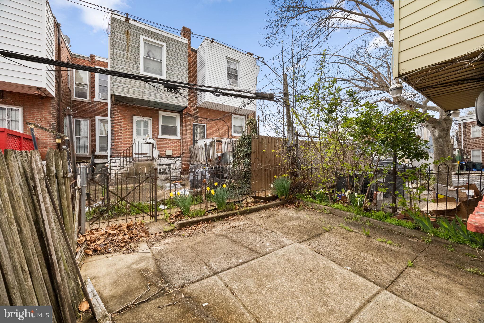 196 W Champlost St
