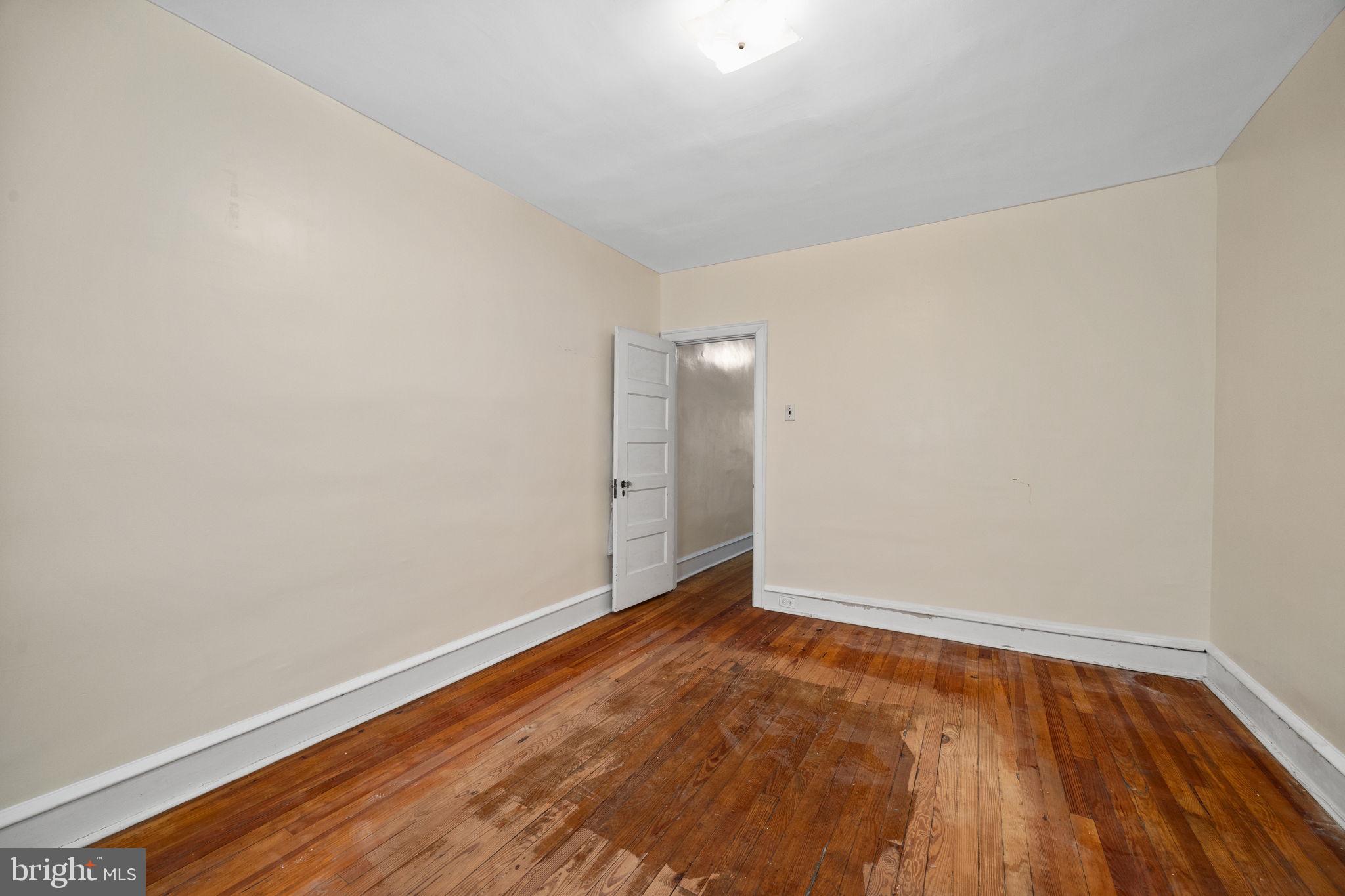 196 W Champlost St