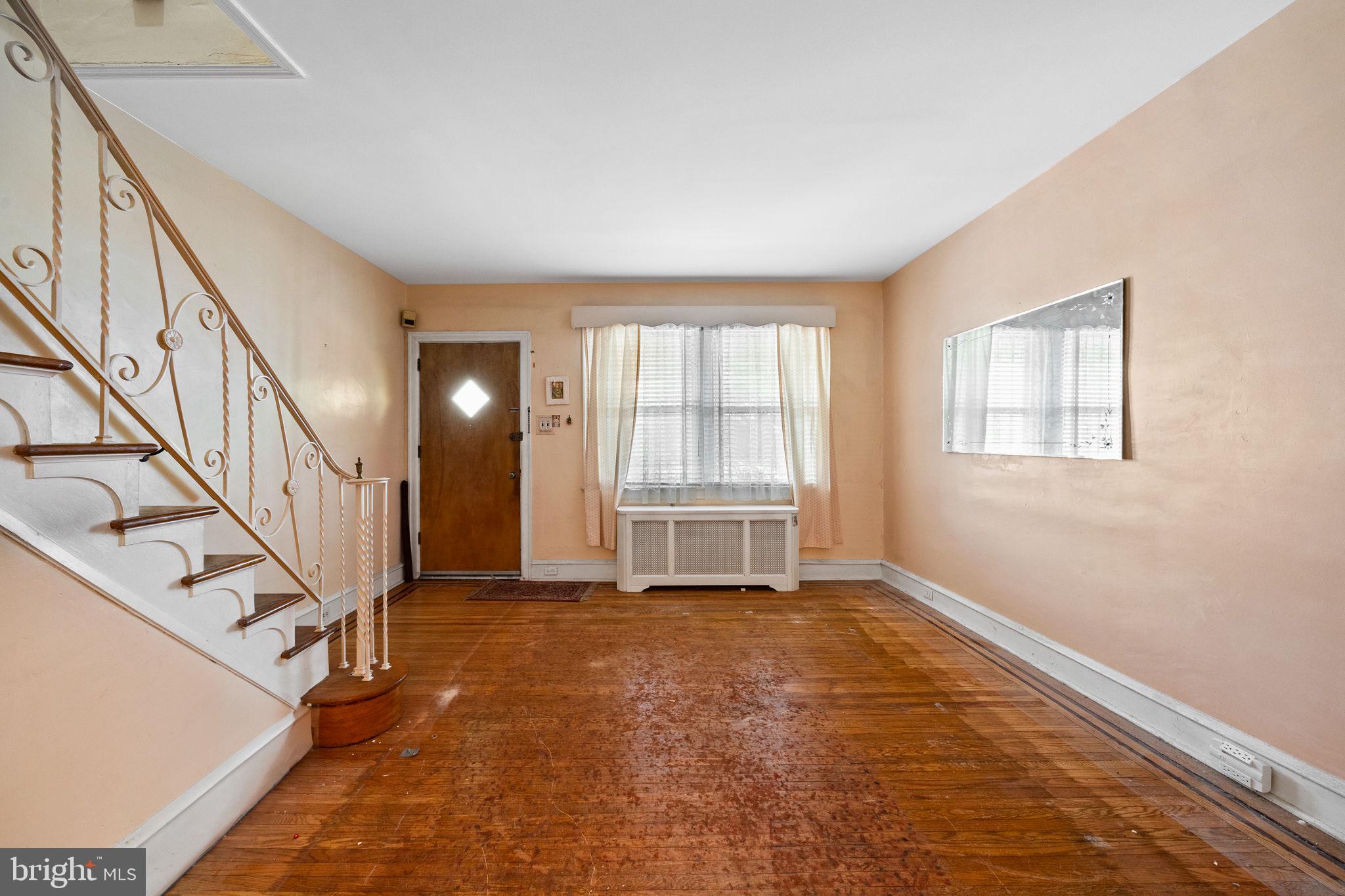 196 W Champlost St