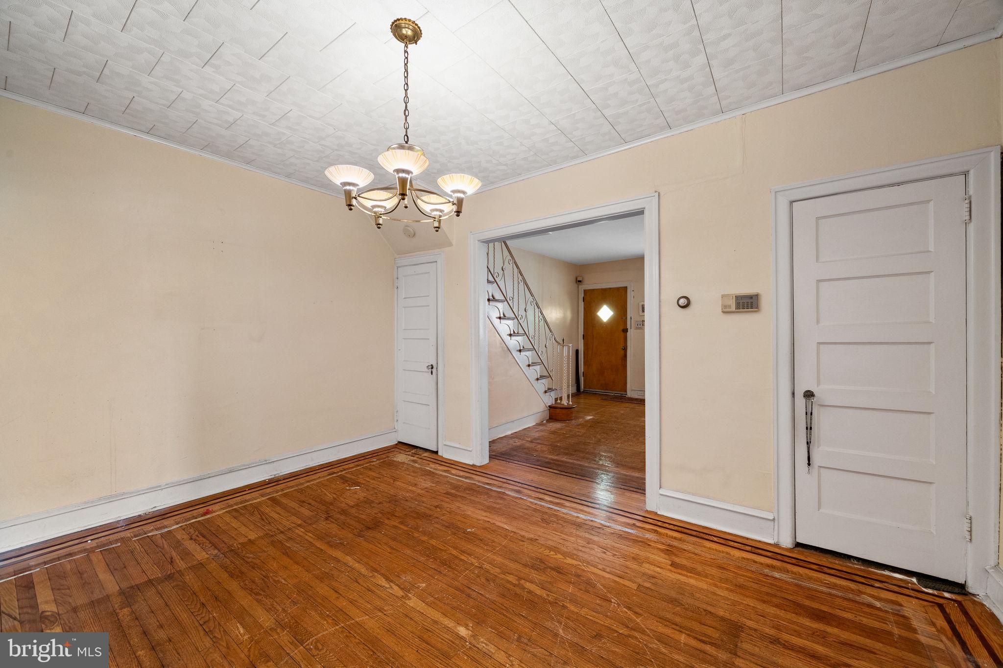 196 W Champlost St