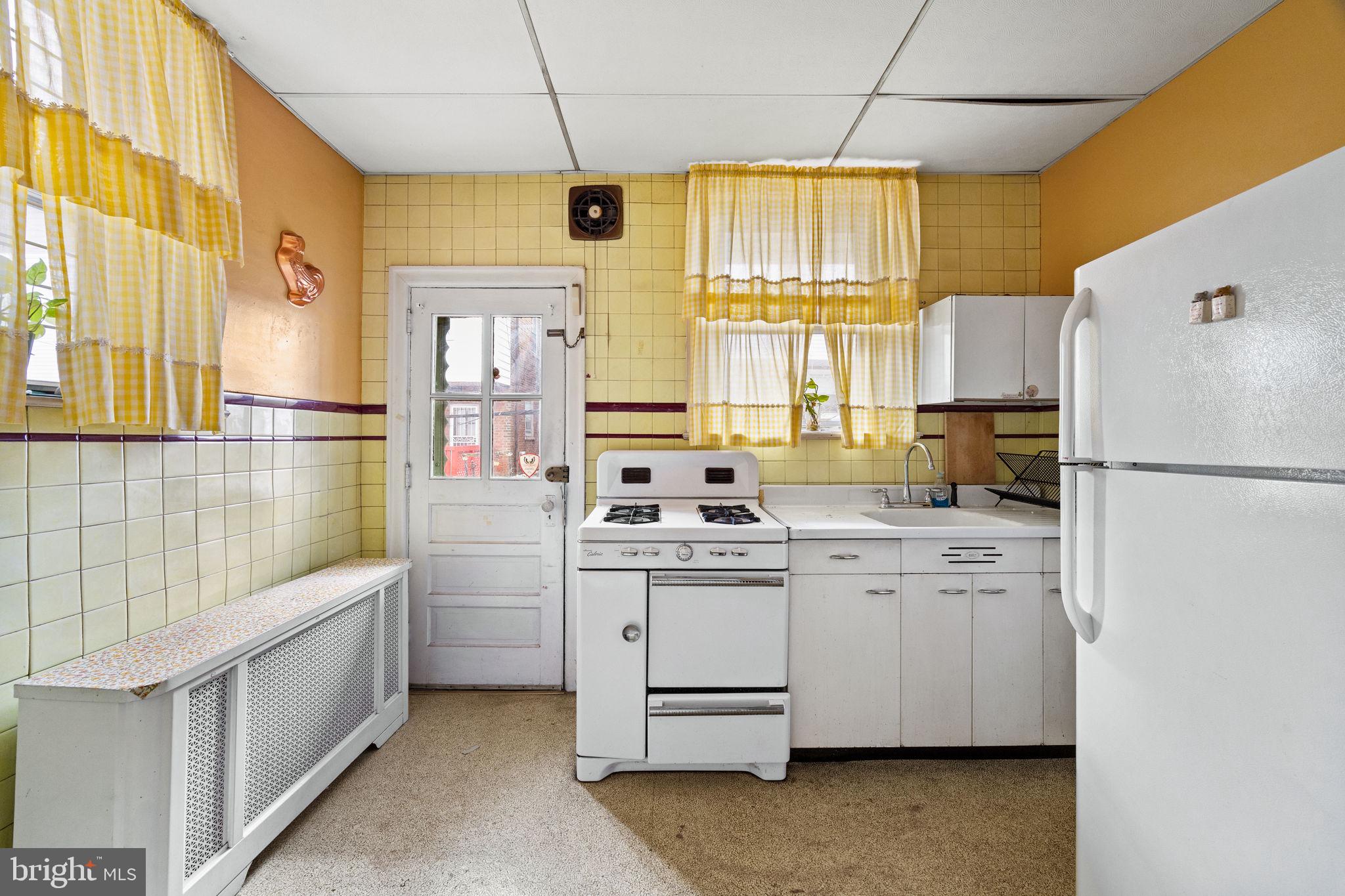 196 W Champlost St