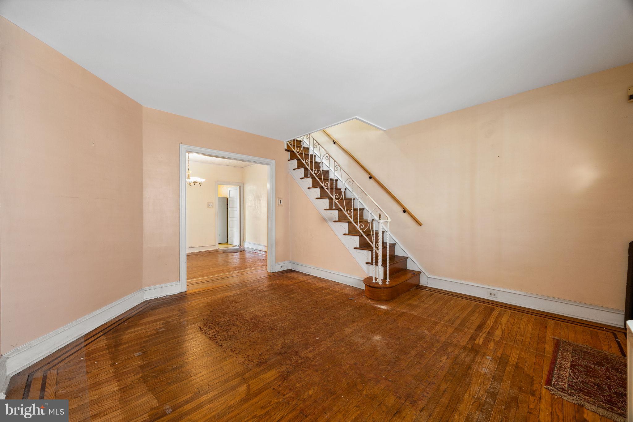 196 W Champlost St