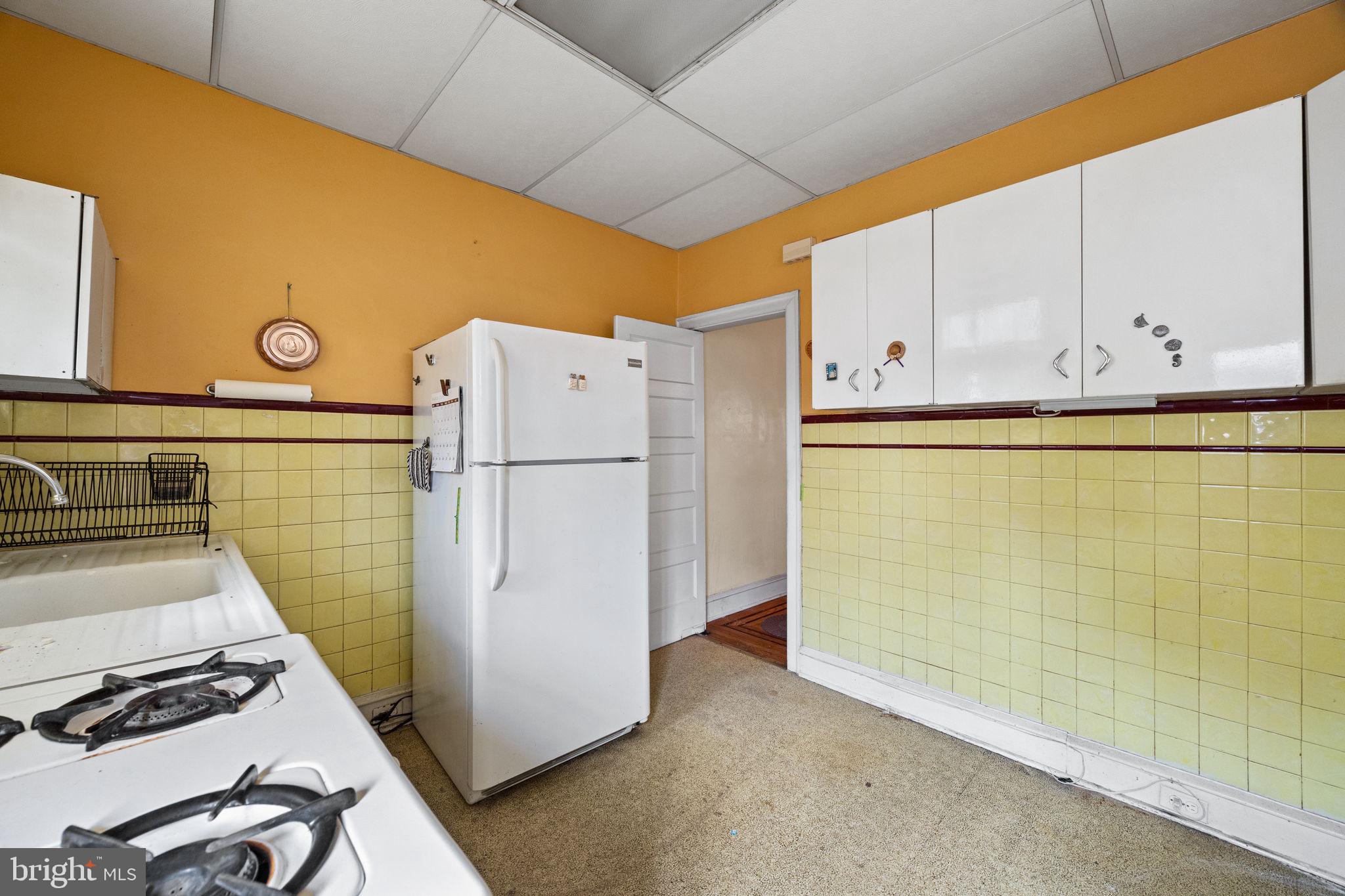 196 W Champlost St