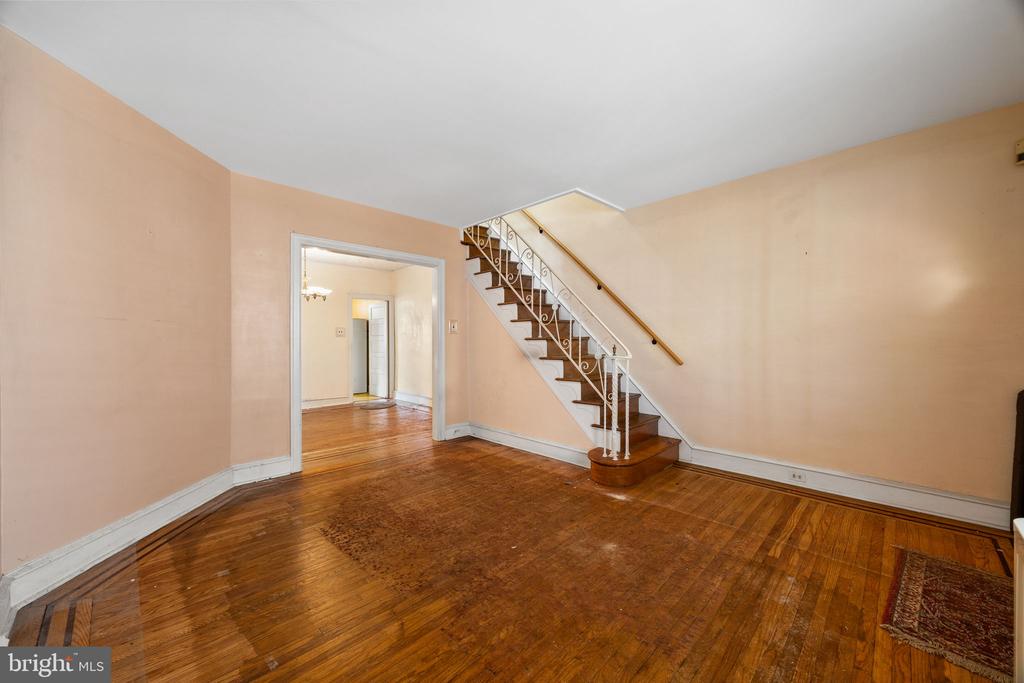 196 W Champlost St