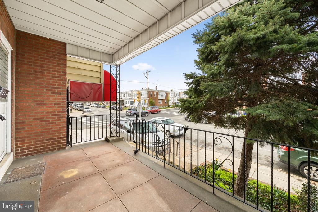 196 W Champlost St