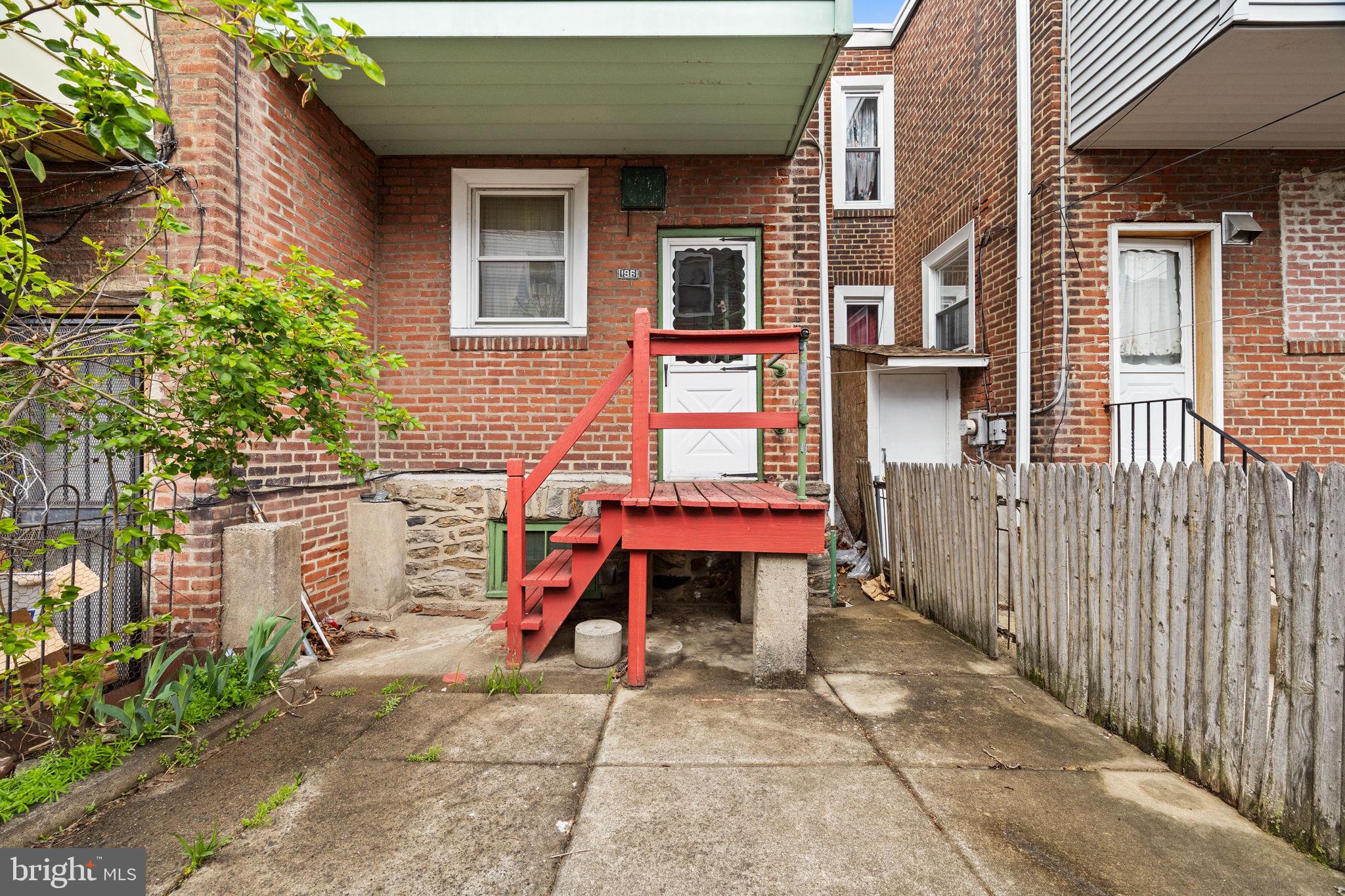 196 W Champlost St
