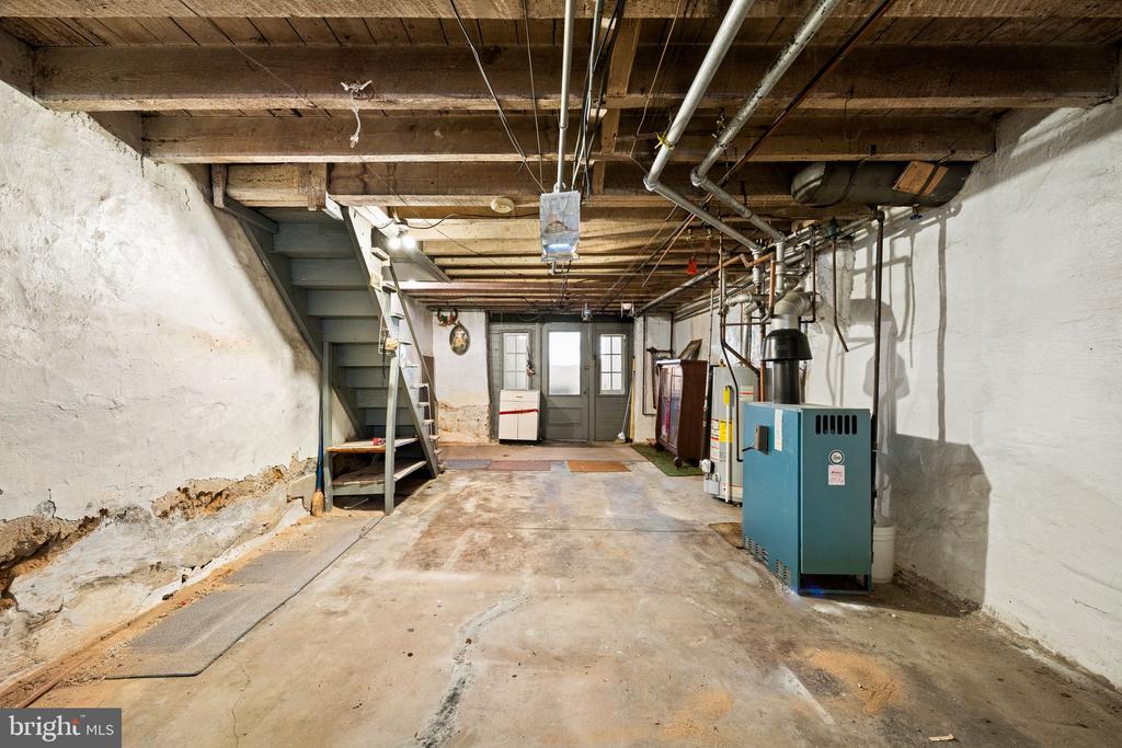 196 W Champlost St