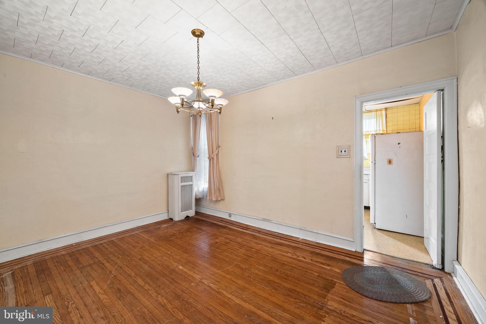 196 W Champlost St