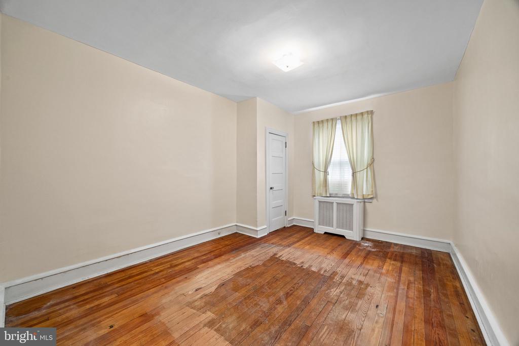 196 W Champlost St