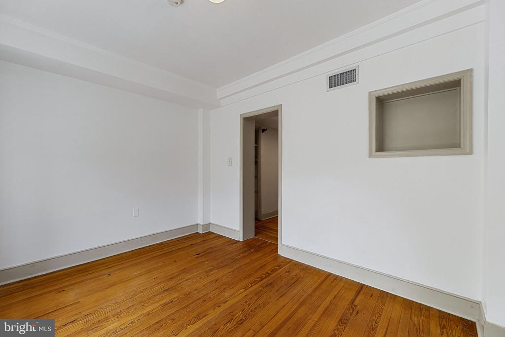327 S 25TH ST
