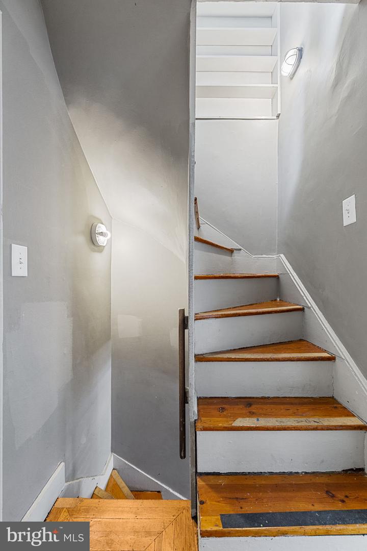 327 S 25TH ST