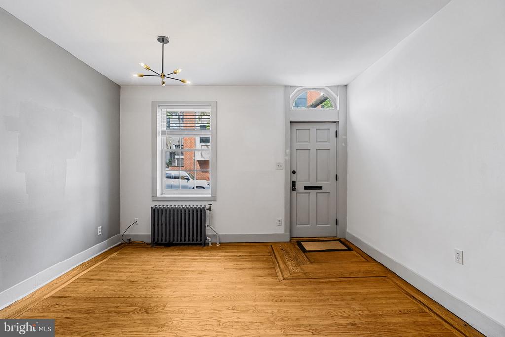 327 S 25TH ST