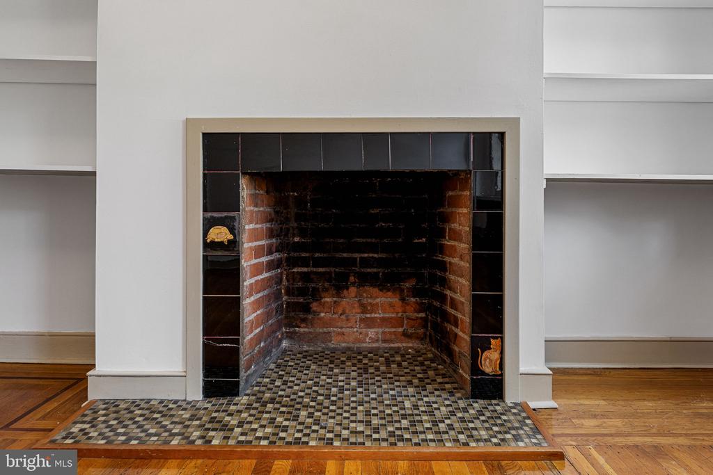 327 S 25TH ST