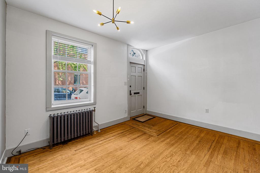 327 S 25TH ST