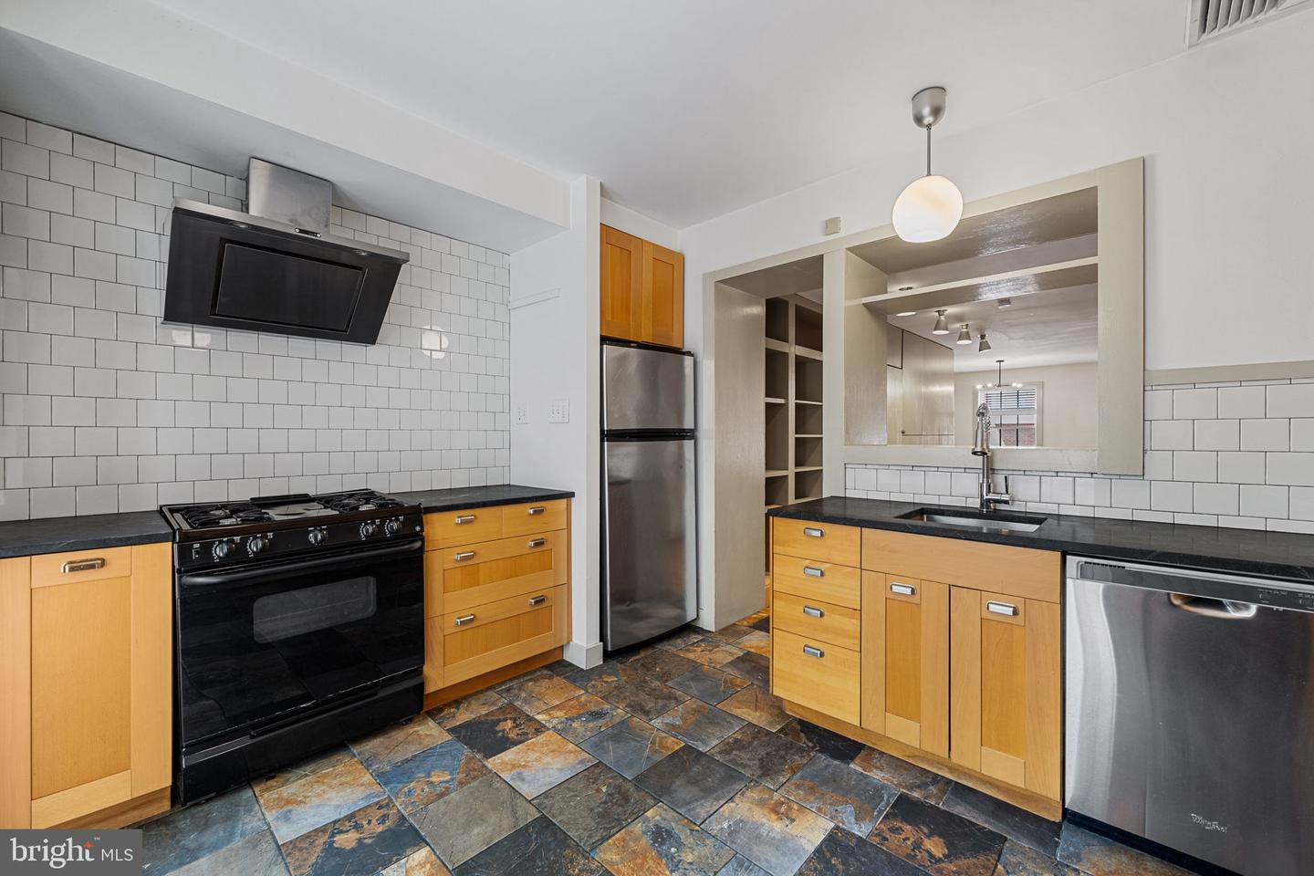 327 S 25TH ST