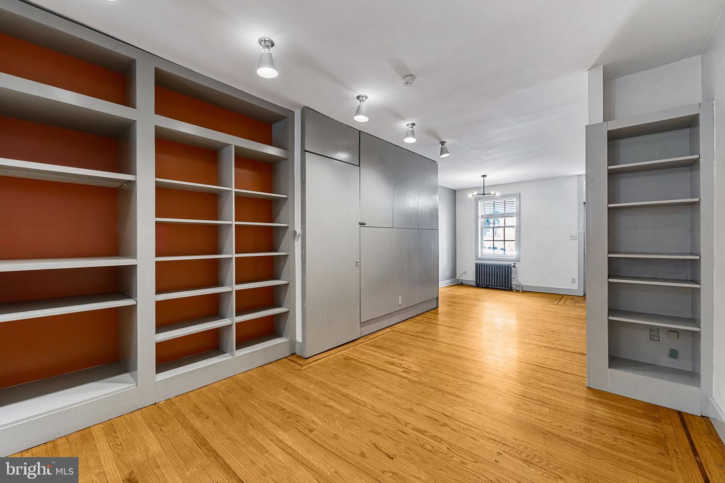 327 S 25TH ST