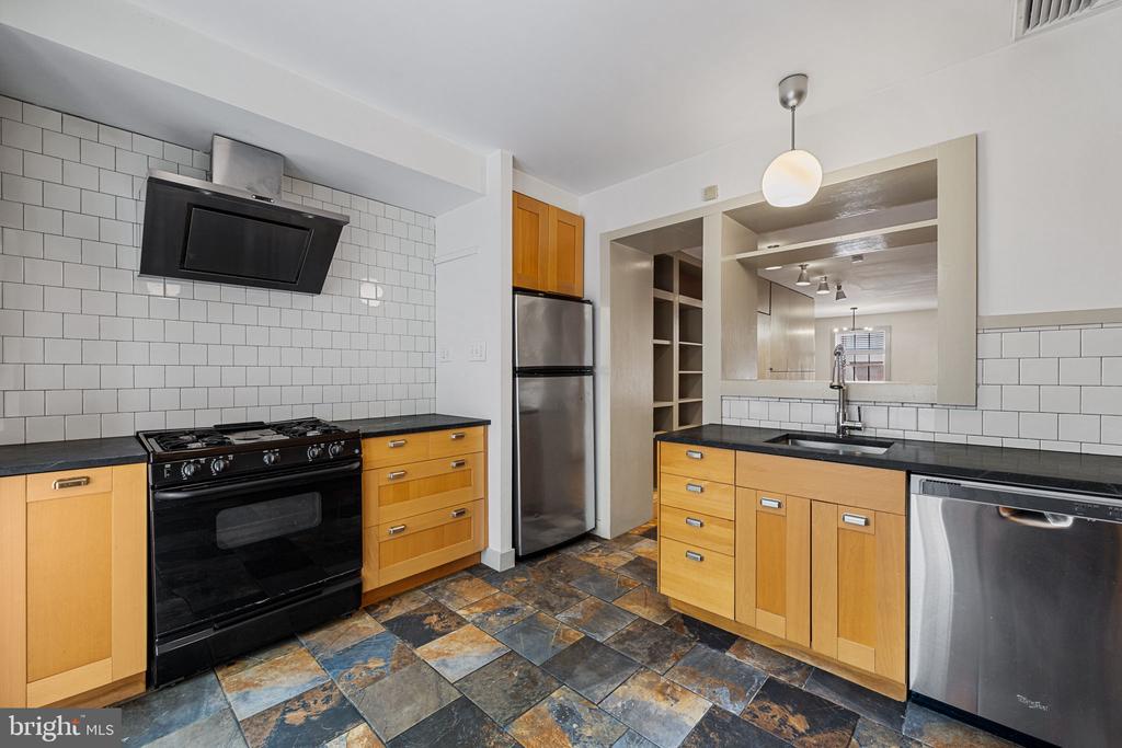 327 S 25TH ST