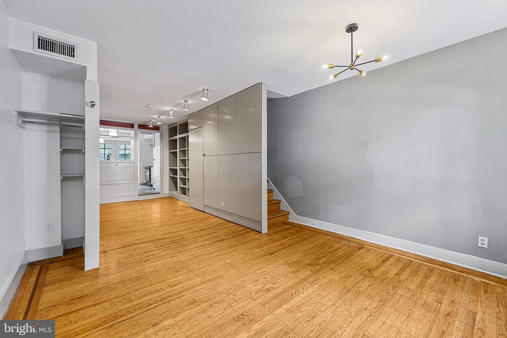 327 S 25TH ST