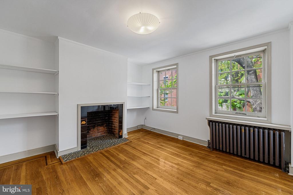 327 S 25TH ST