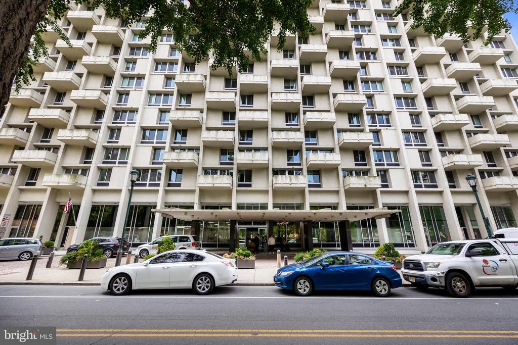 604-36 S WASHINGTON SQ #811