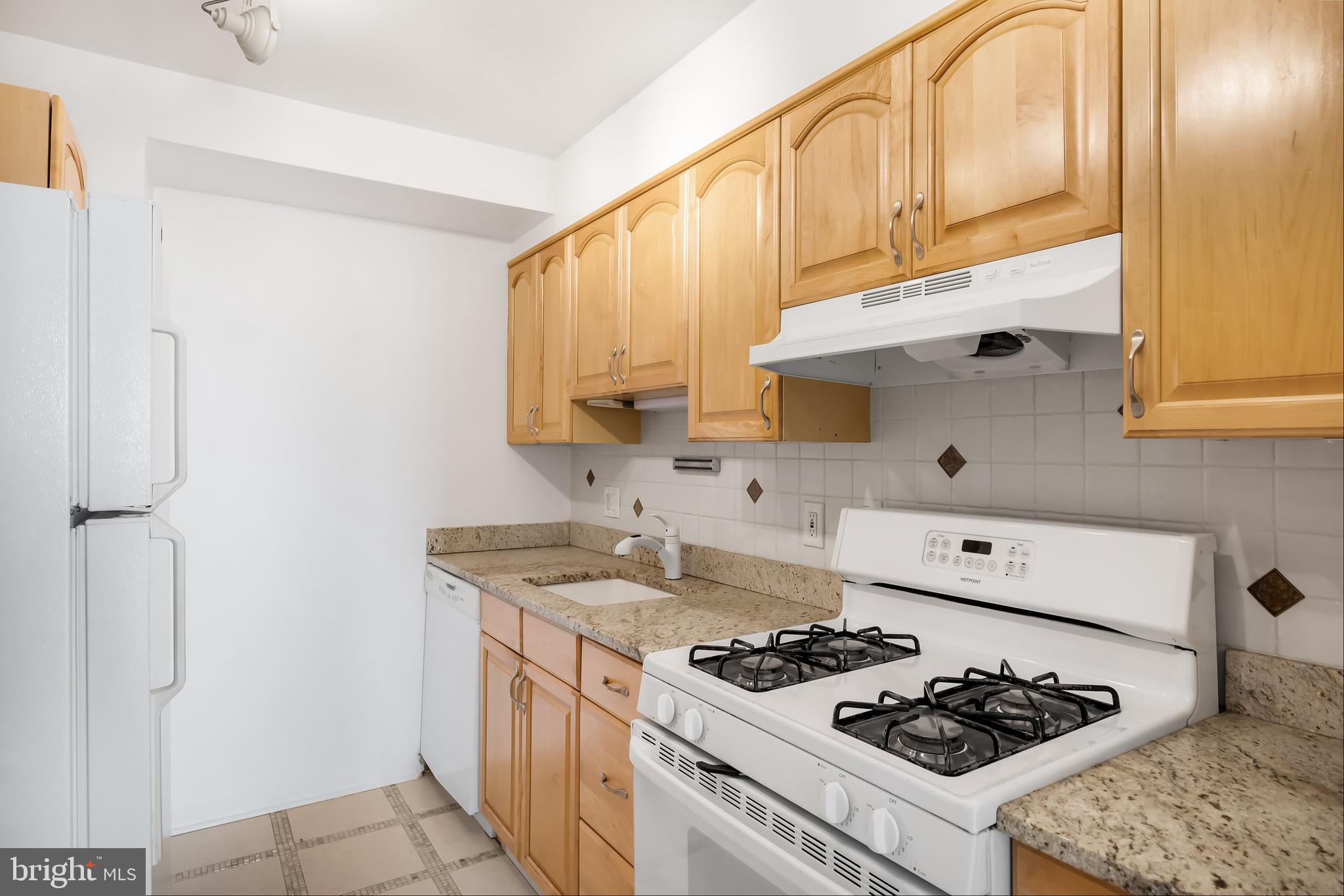 604-36 S WASHINGTON SQ #811