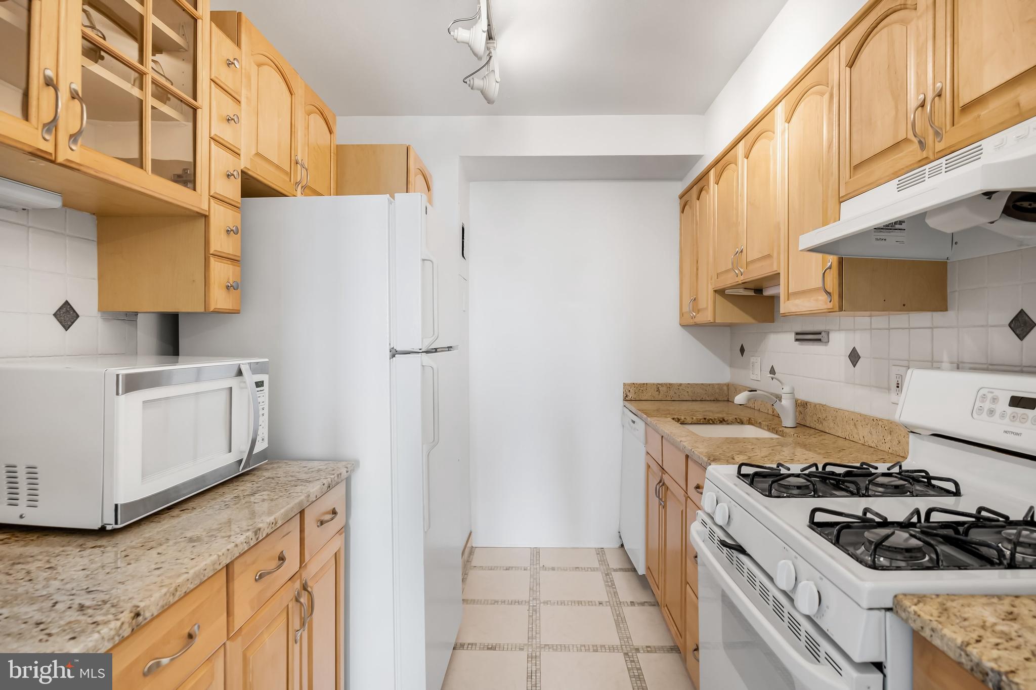 604-36 S WASHINGTON SQ #811