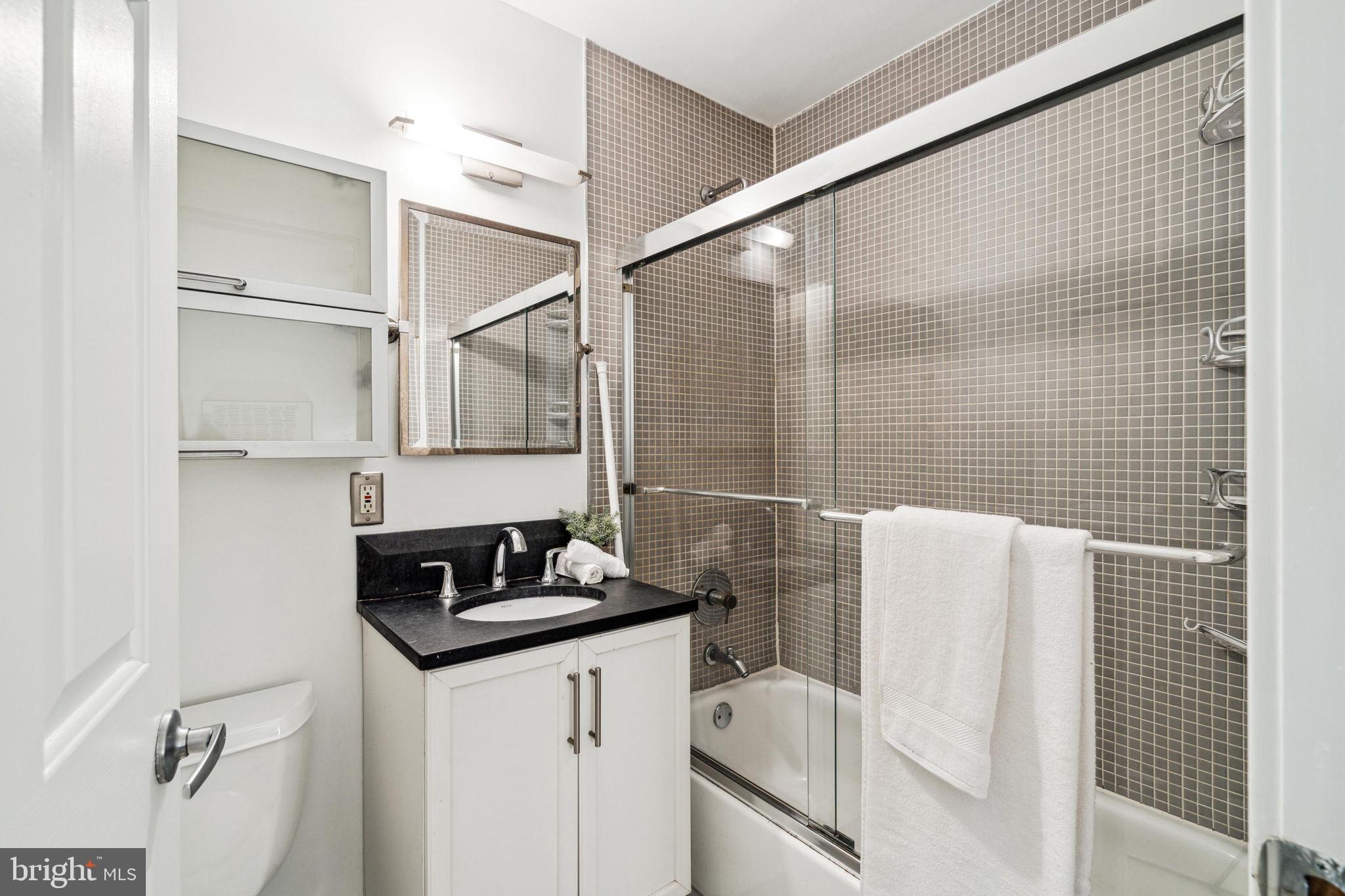 1246-54 E MONTGOMERY AVE #2