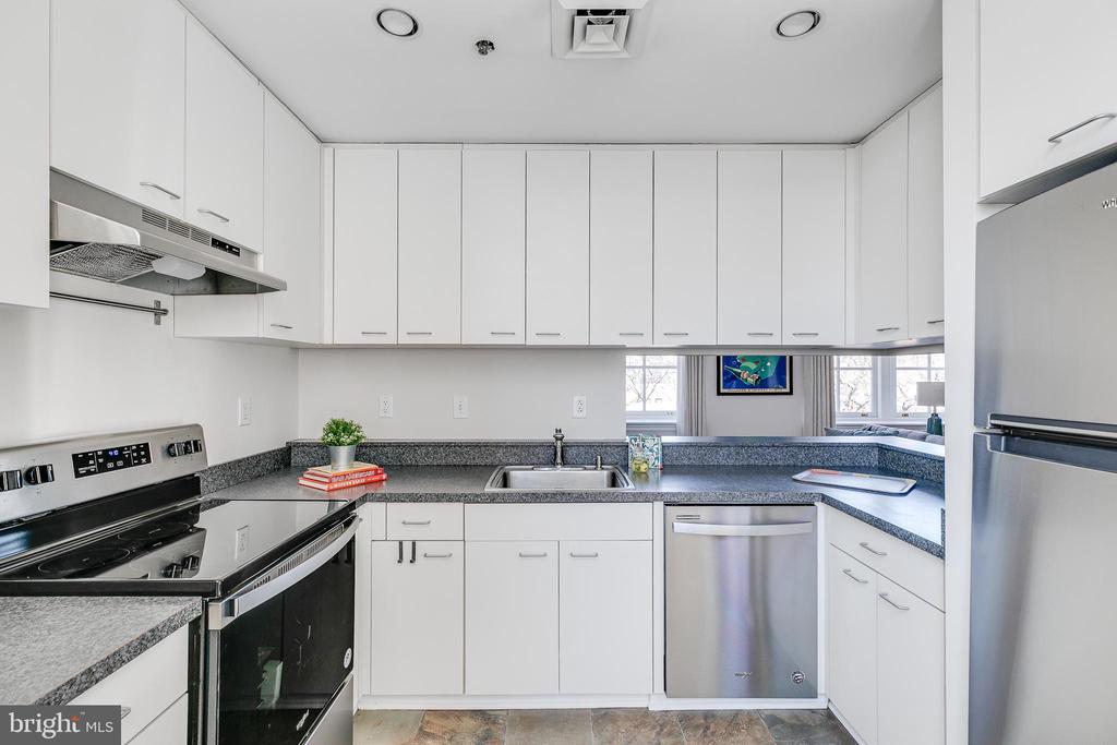 314-320 CATHARINE ST #301C