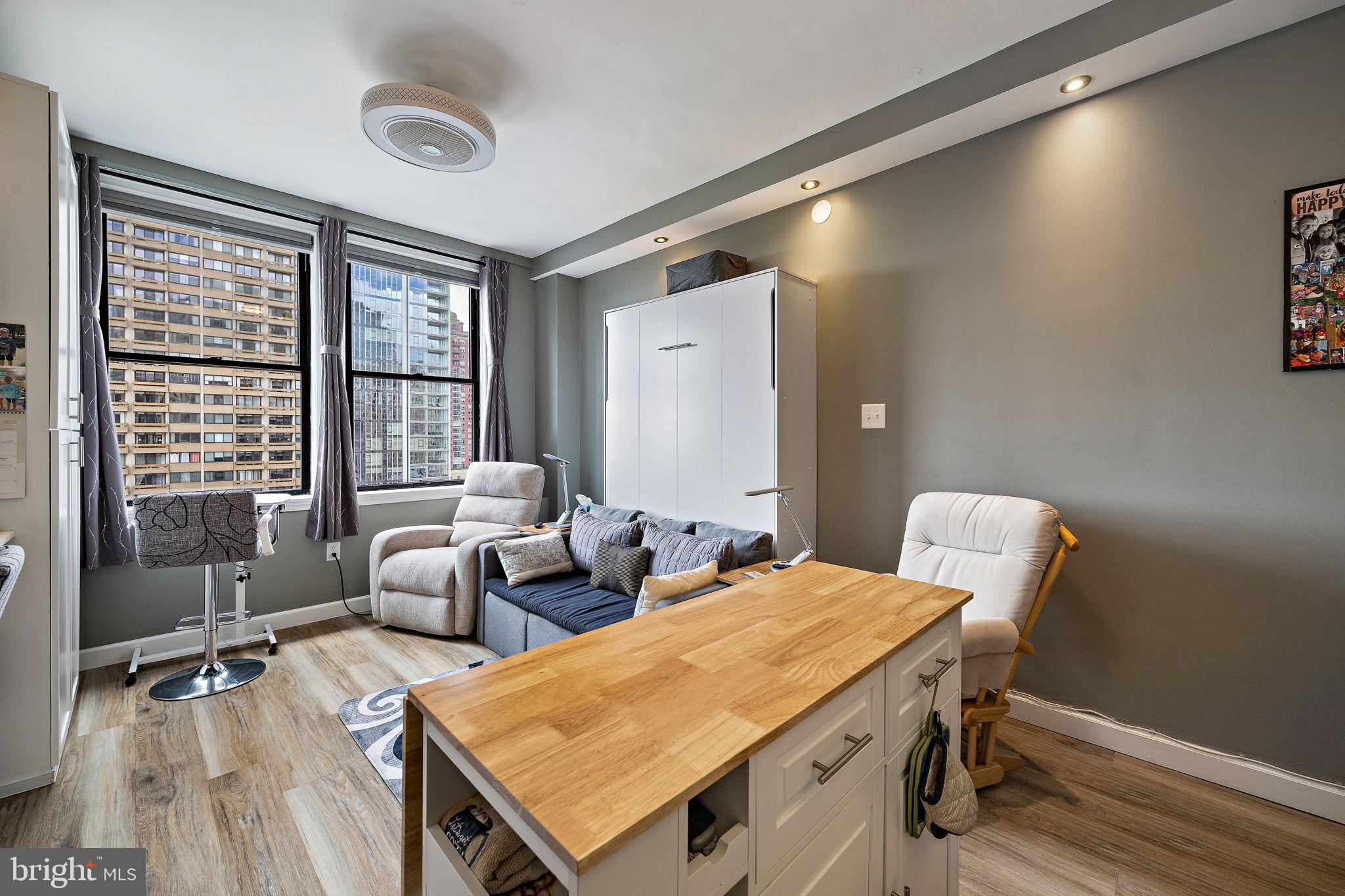 1324 Locust St #1220