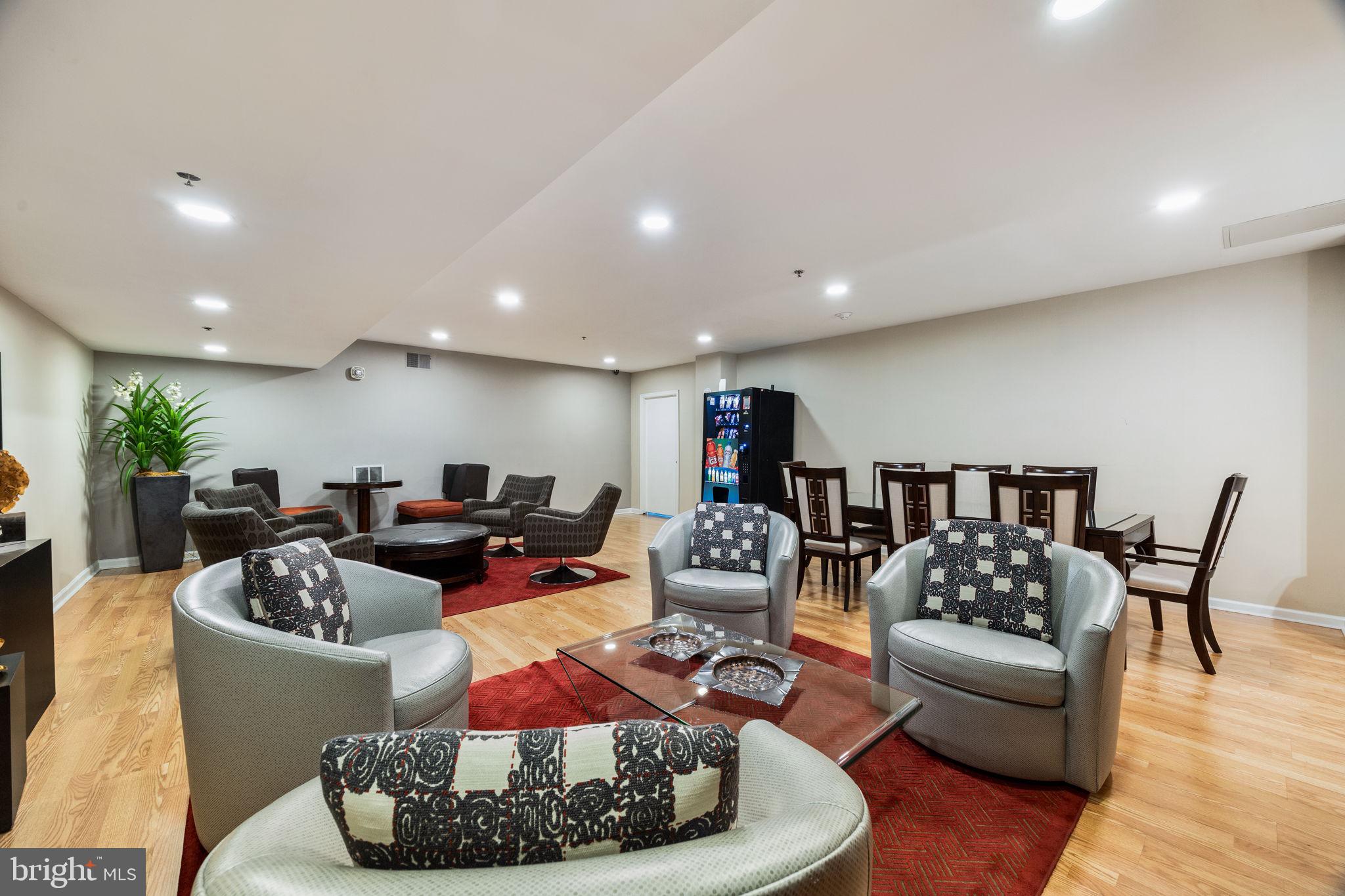 1324 Locust St #1220