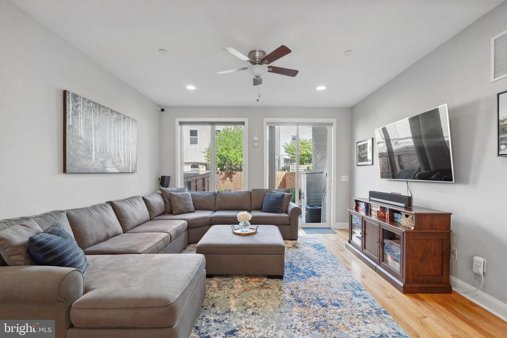 2208 TRENTON AVE
