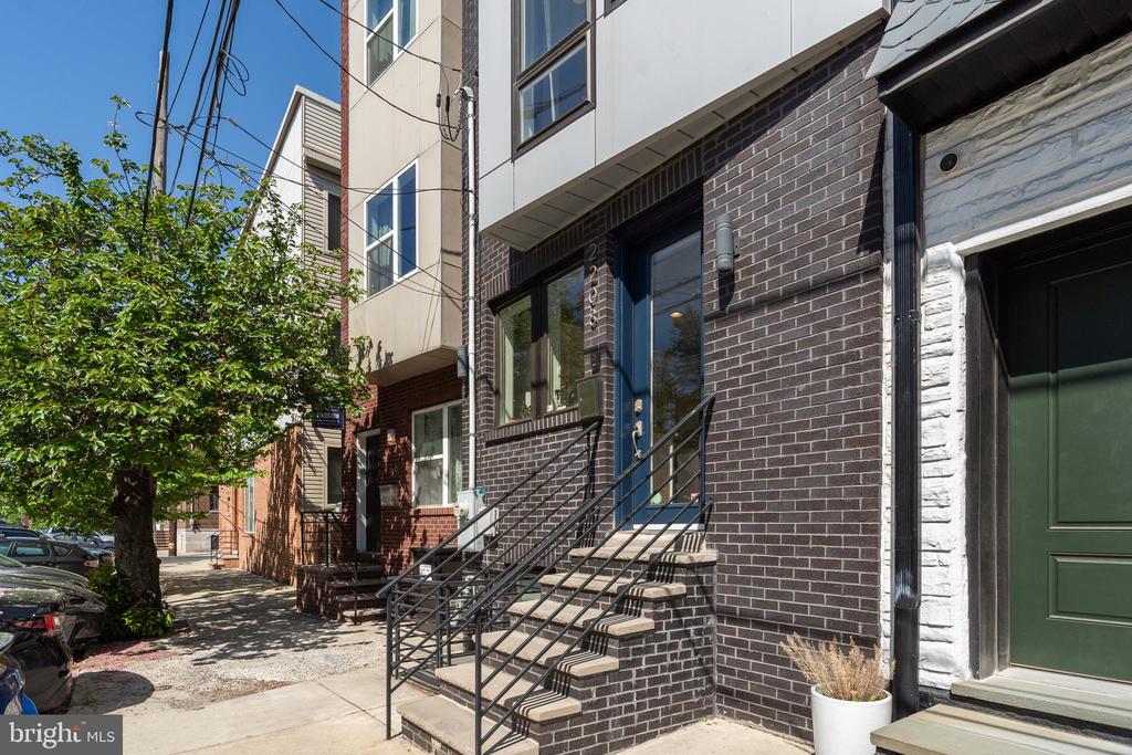 2208 TRENTON AVE