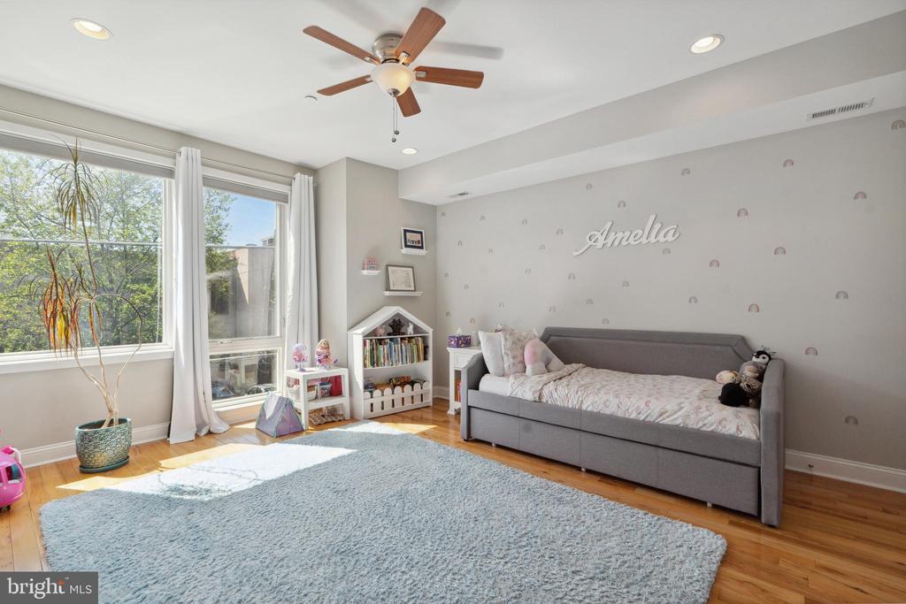 2208 TRENTON AVE