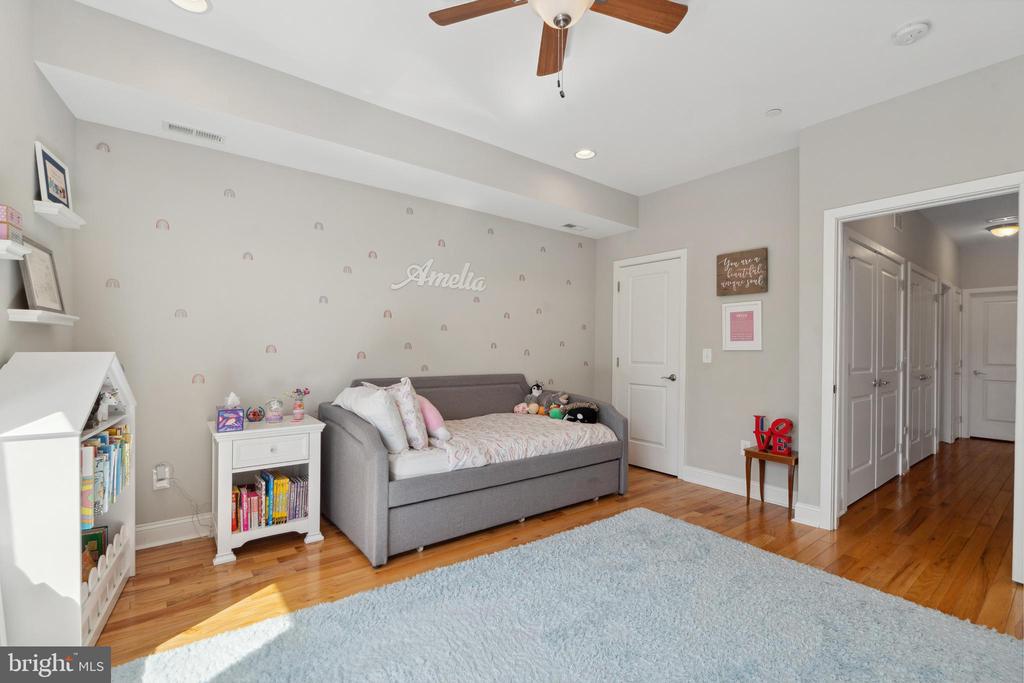 2208 TRENTON AVE