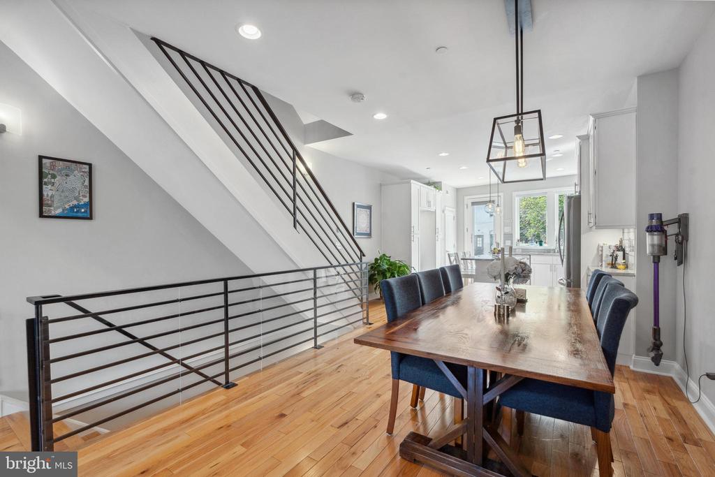 2208 TRENTON AVE