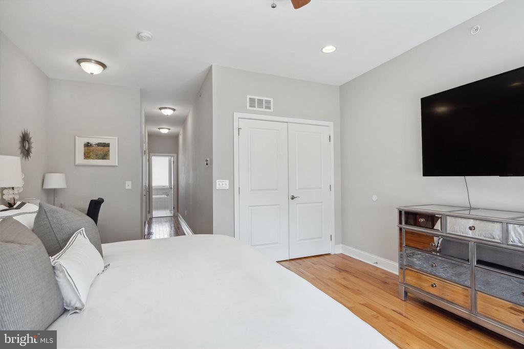 2208 TRENTON AVE