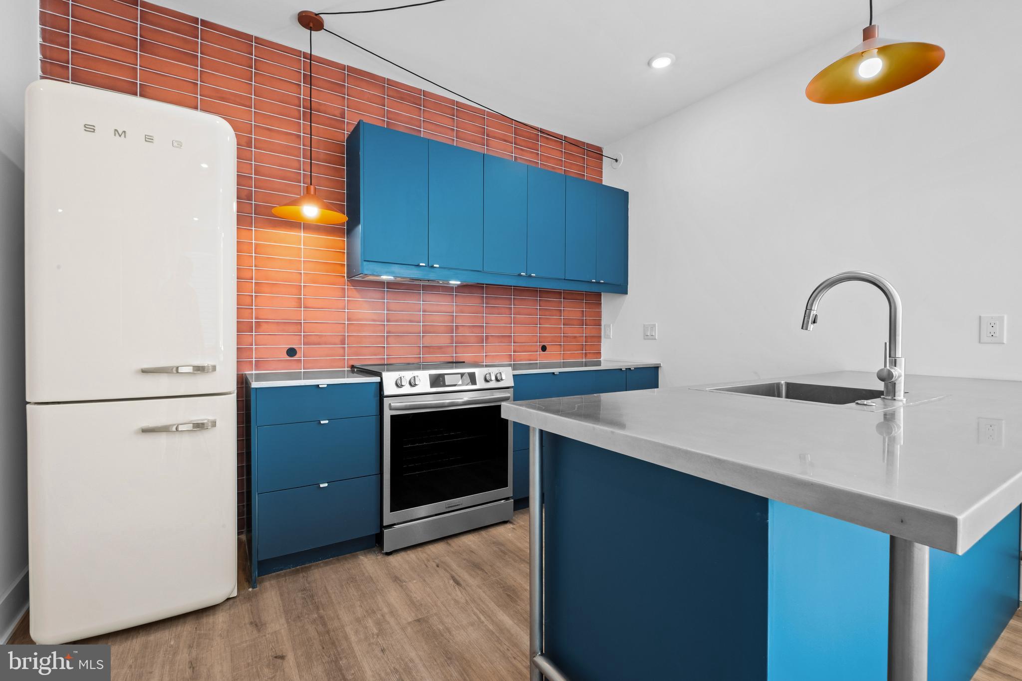 2456 FRANKFORD AVE #6