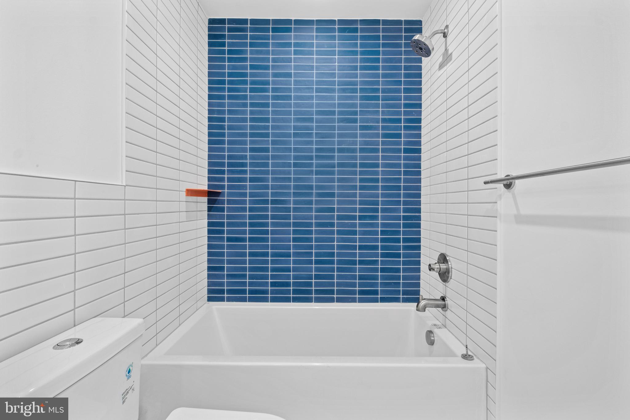 2456 FRANKFORD AVE #6