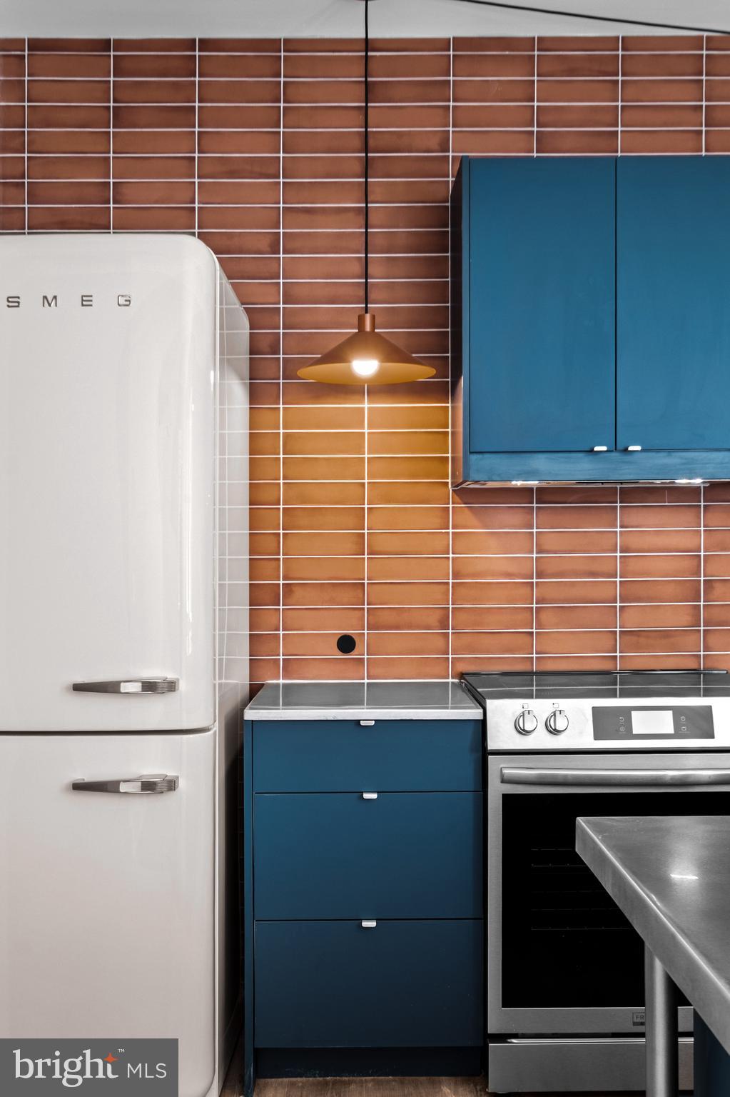 2456 FRANKFORD AVE #6