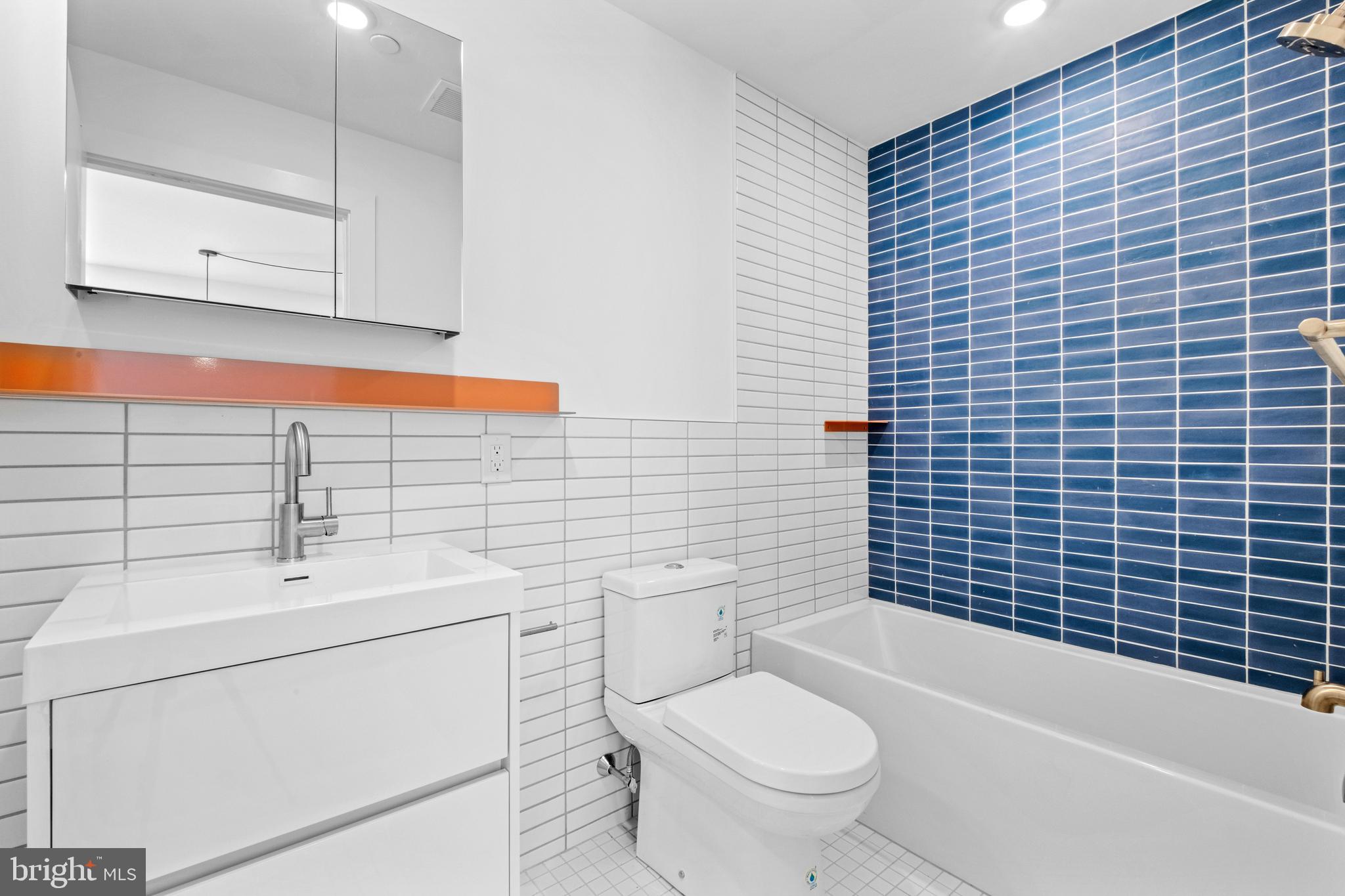 2456 FRANKFORD AVE #6