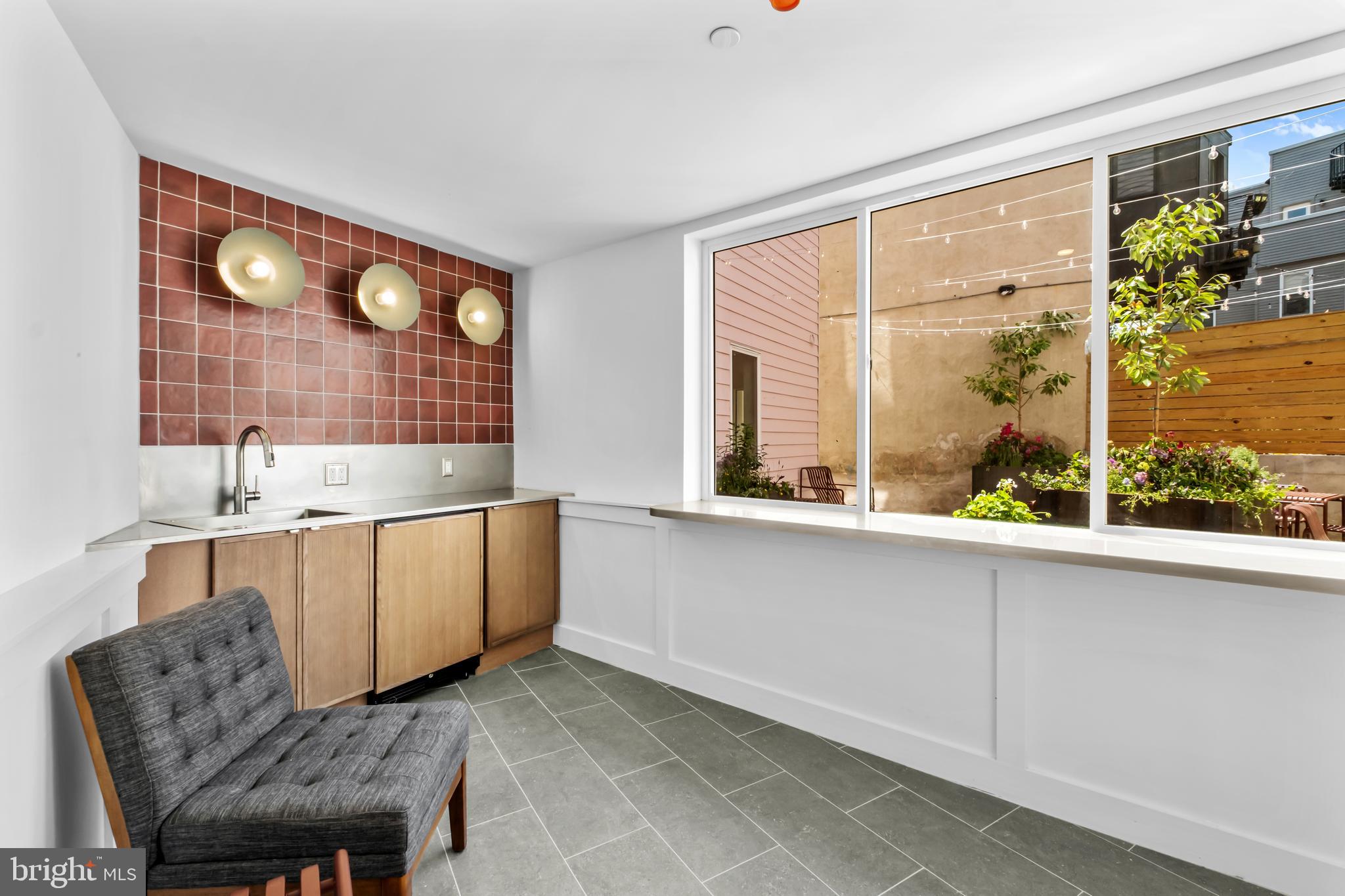 2456 FRANKFORD AVE #6