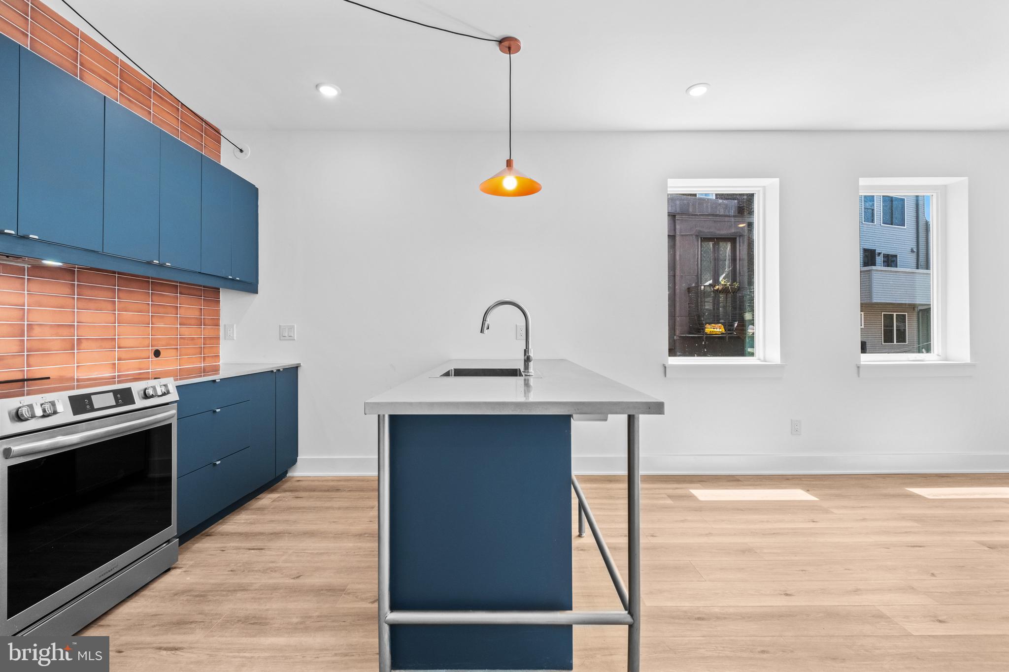 2456 FRANKFORD AVE #6