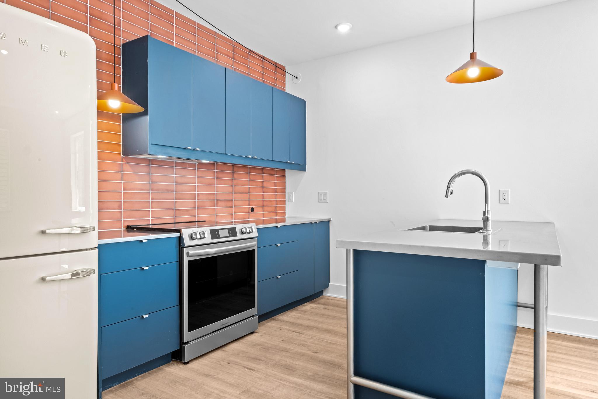 2456 FRANKFORD AVE #6