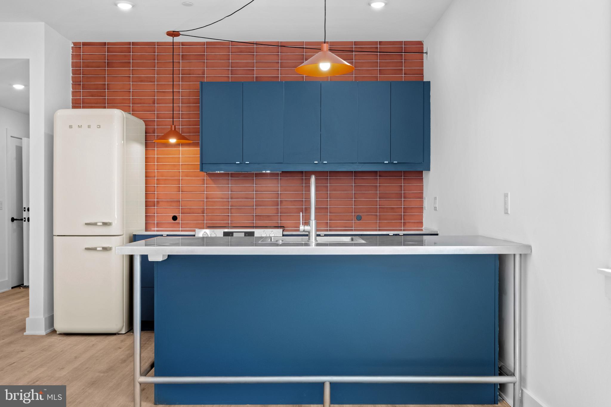 2456 FRANKFORD AVE #6