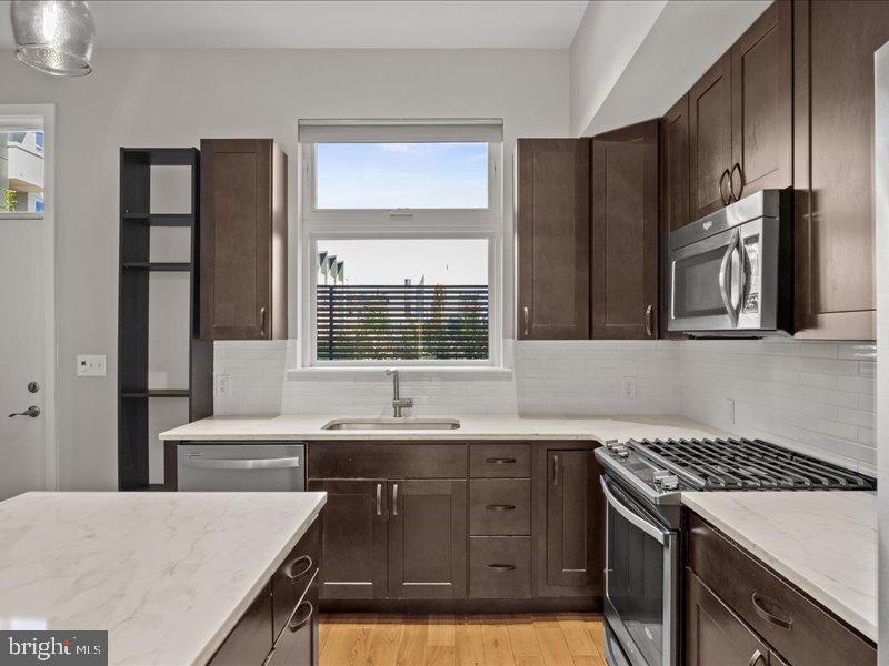 231 W THOMPSON STREET